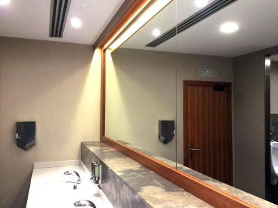 Aseos. La Roca Village