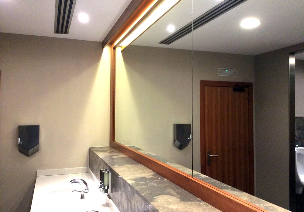 Aseos. La Roca Village