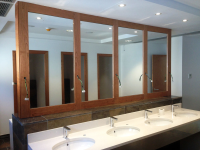 Aseos. La Roca Village